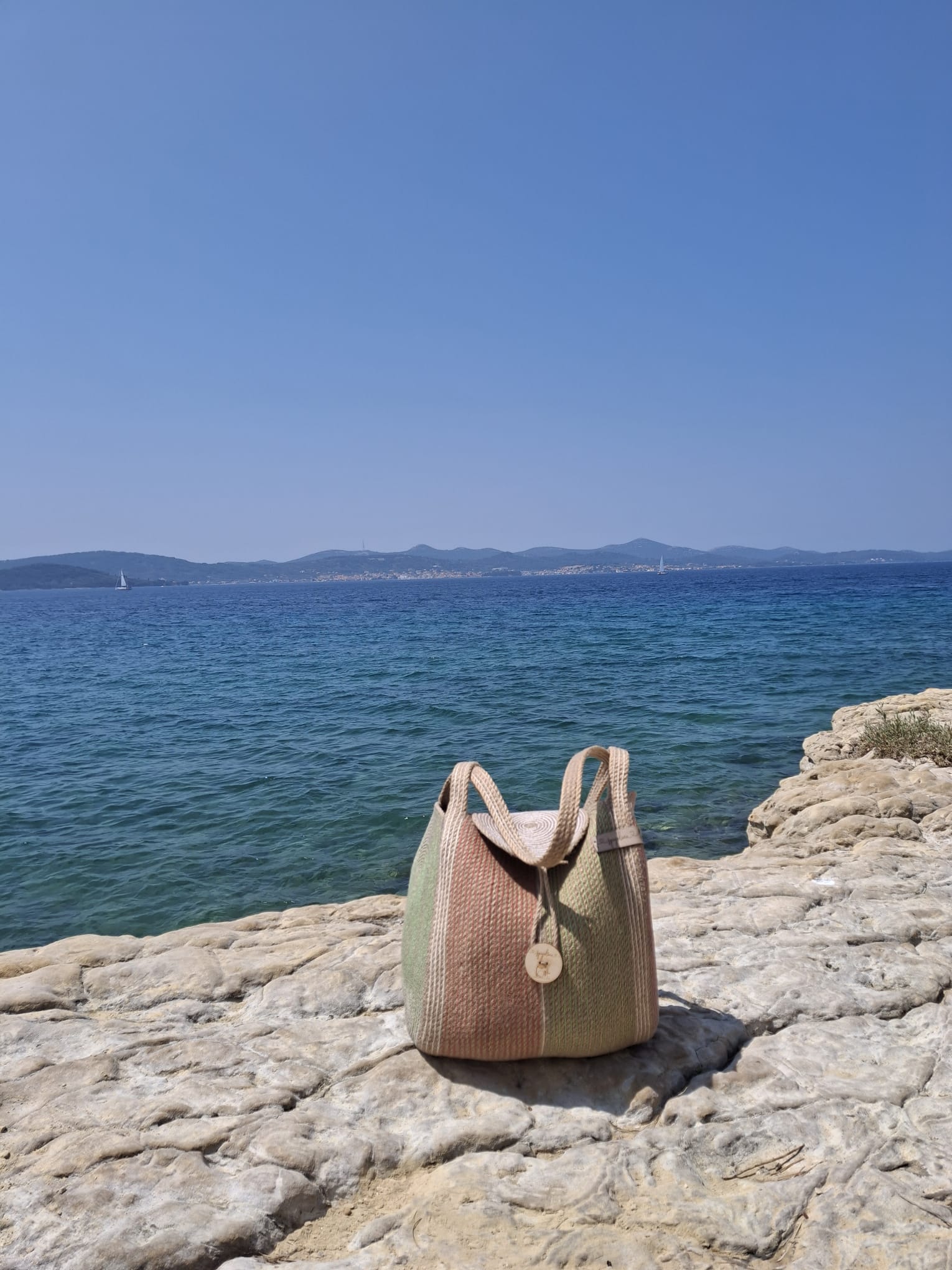 Torba od jutanog kanapa, prošarana bordo rafijom. — slika 2