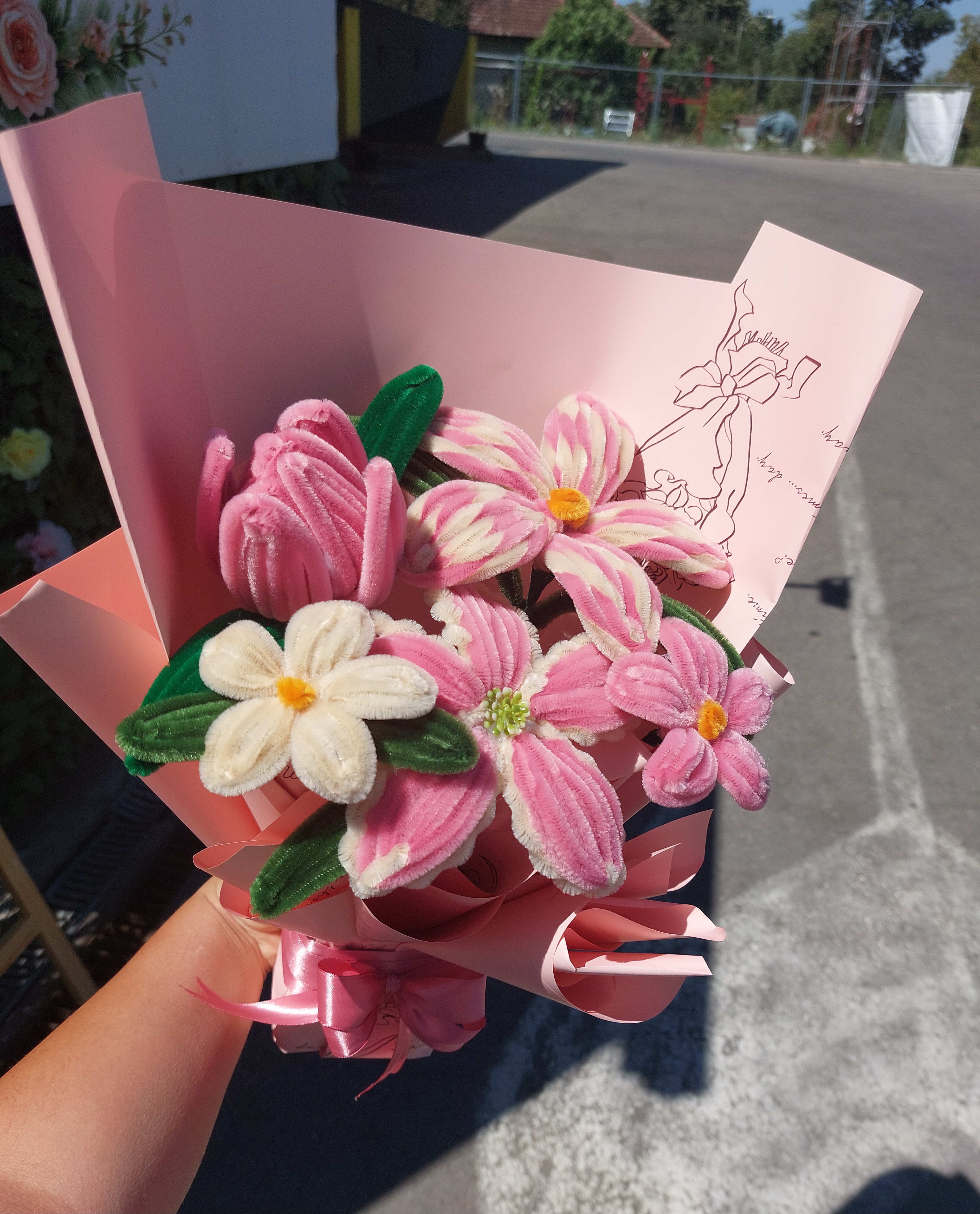 Roze plišani buket  — slika 4