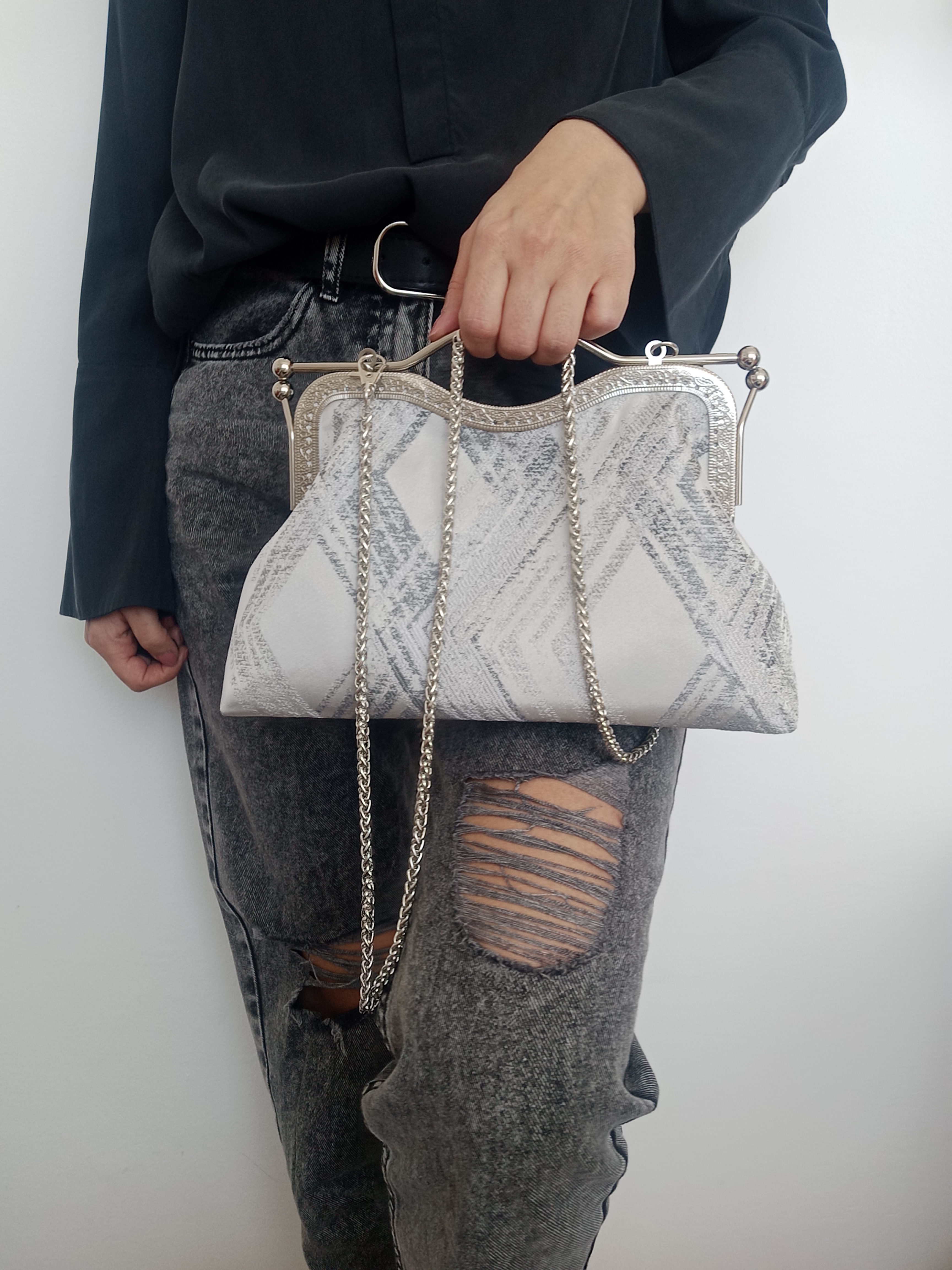 Siva rucno radjena torba | Handmade | Metalni okvir — slika 6