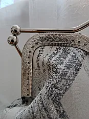 Siva rucno radjena torba | Handmade | Metalni okvir — slika 5