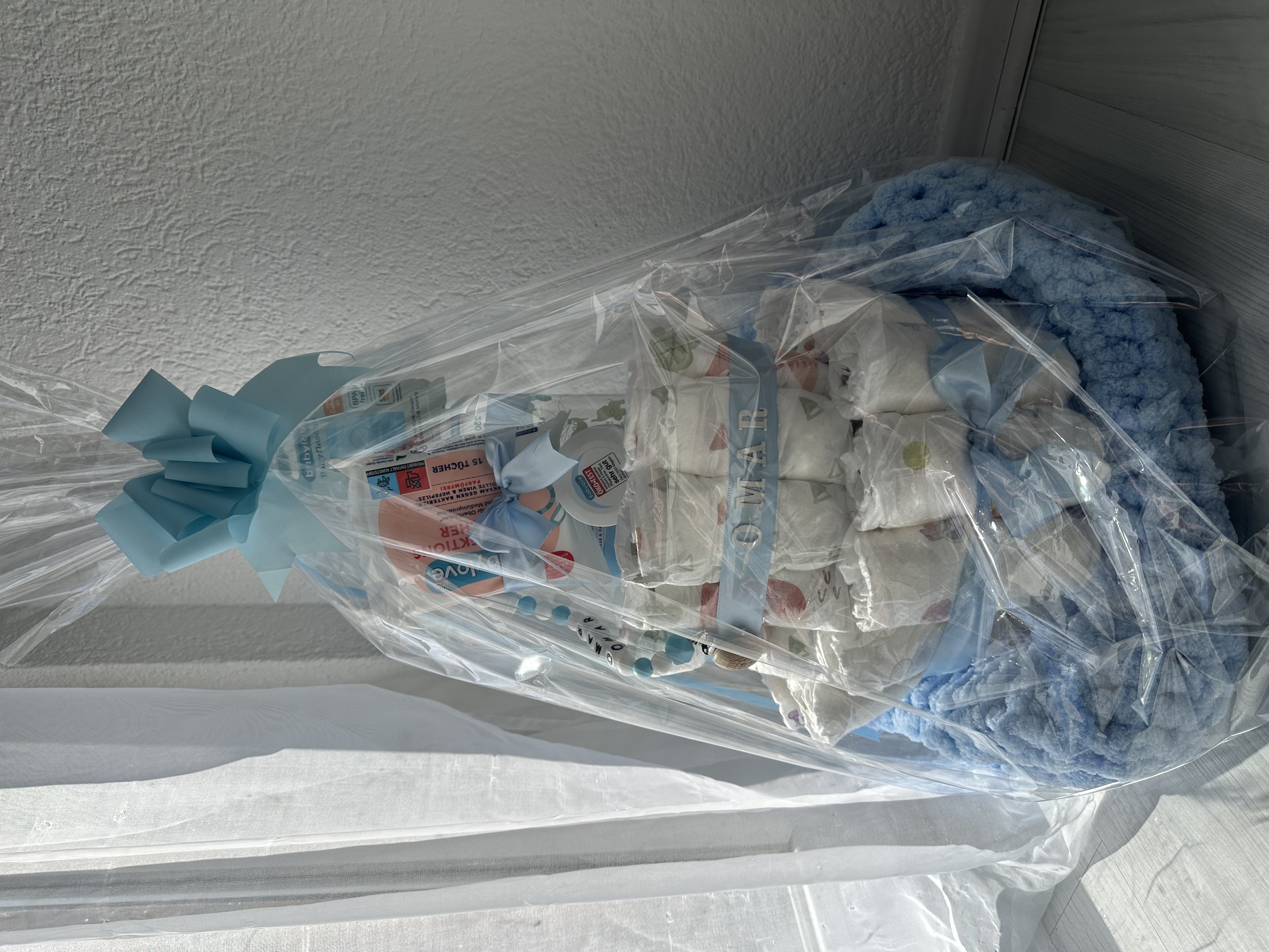 Elegantna Torta od Pelena s Baby Poklon Setom + Vezica za dudu — slika 4