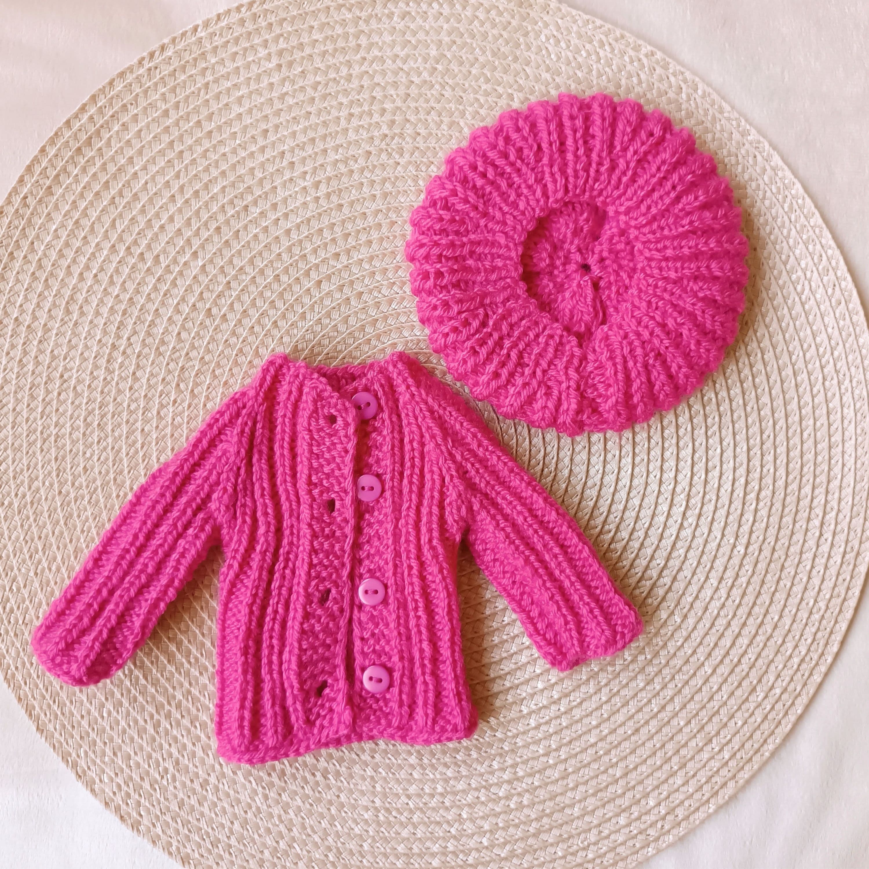 Set odjeće za lutke Paola Reina - pletena pink haljina i kapa — slika 6