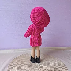 Set odjeće za lutke Paola Reina - pletena pink haljina i kapa — slika 4